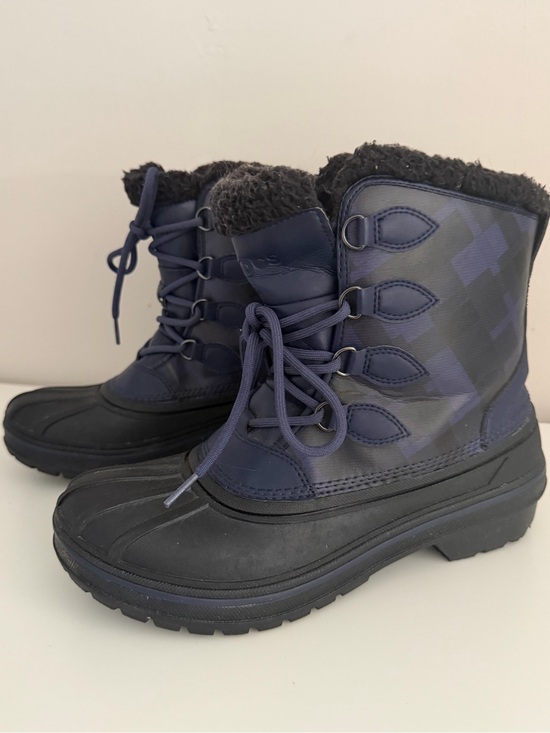 CROCS Shoes - Crocs women’s 9 blue and black rubber rain winter waterproof cold weather boots
